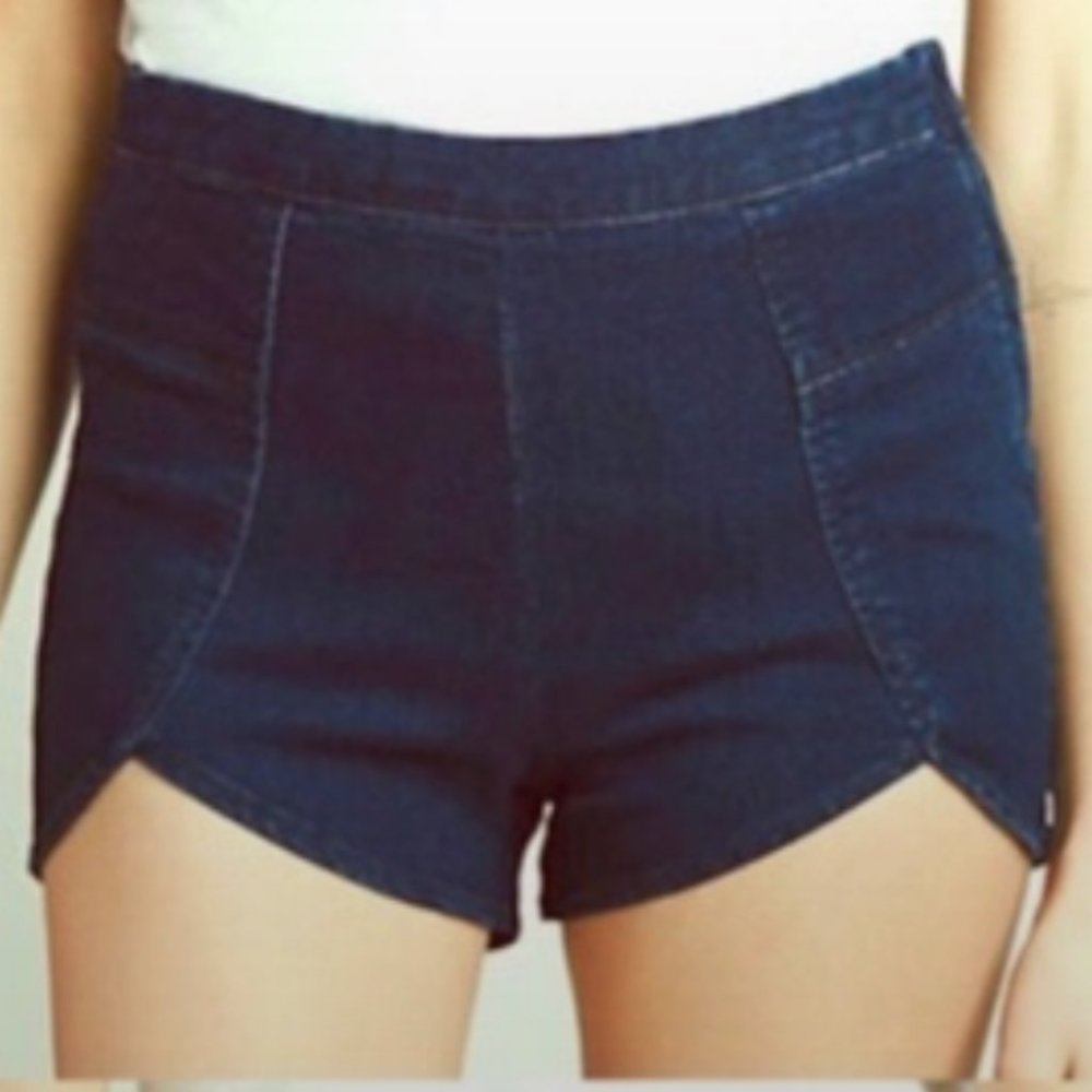 Free People NWOT Denim Shorts Tulip Size 25 DARK BLUE